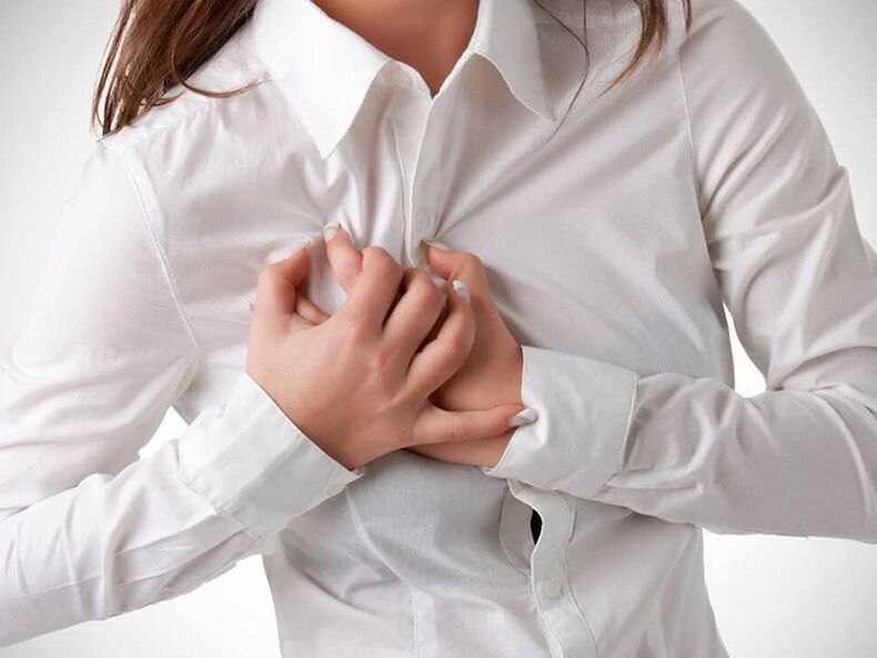 A osteocondrose da columna vertebral torácica vai acompañada de dor no peito